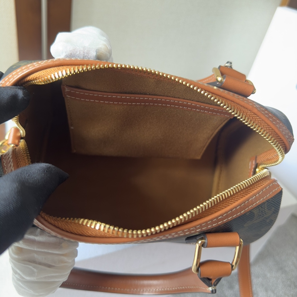 スーパーコピーブランドバッグ着用イメージ